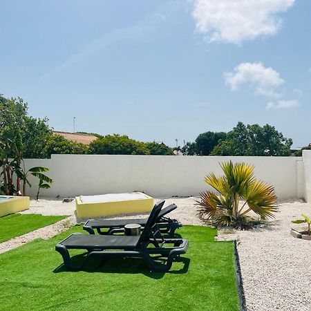 Bon Bini Kokolishi Hotel Willemstad Exterior photo